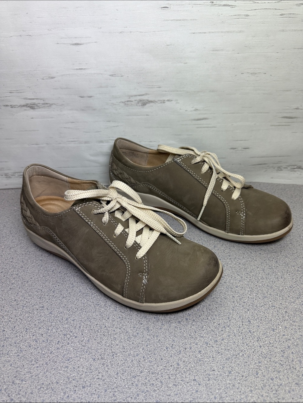 Aetrex Women's Taupe Lace-Up Casual Clogs
